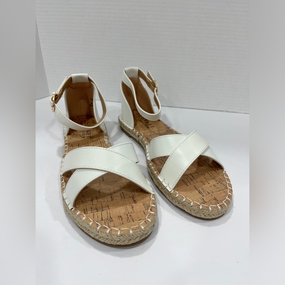 Journee Collection Womens Lyddia Flat Heeled Sandals.‎ Size 9. Color: White